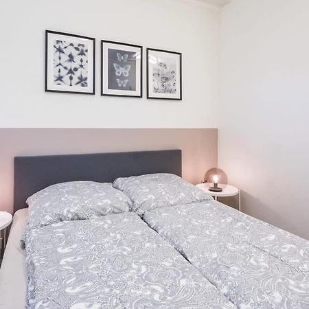 Charming Apartment In Prime Location Hamburg Exterior photo