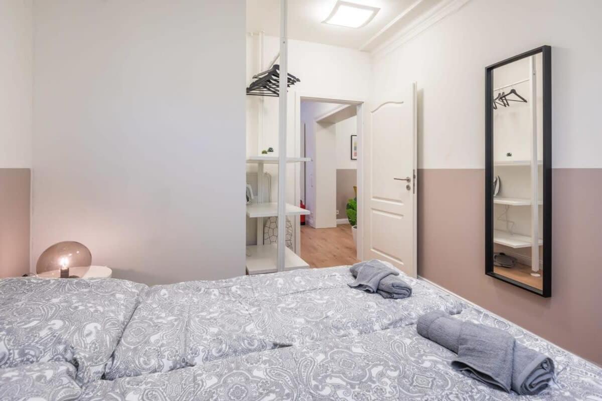 Charming Apartment In Prime Location Hamburg Exterior photo
